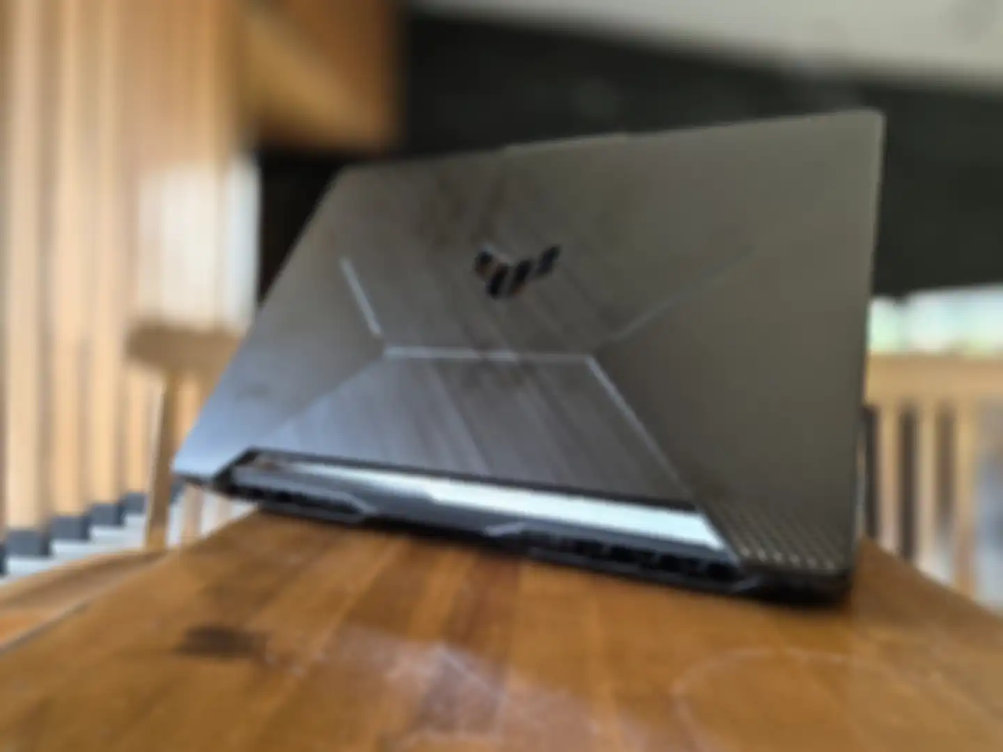 Desain panel belakang ASUS TUF Gaming A15 FA506