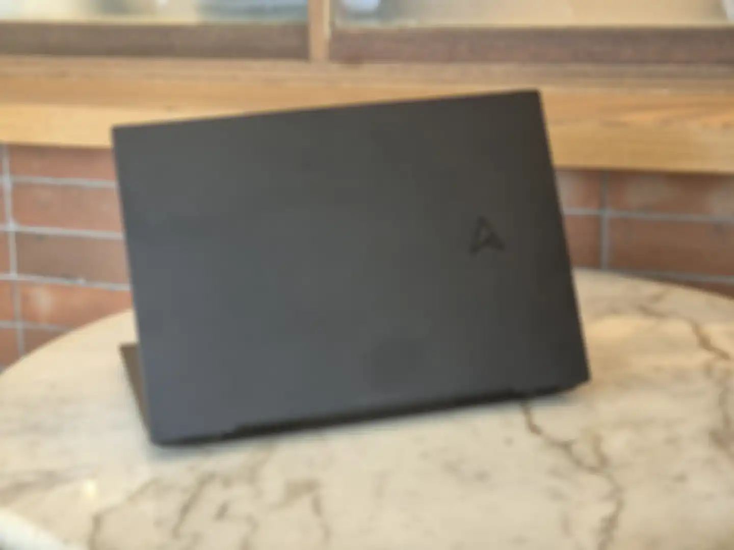 Panel belakang ASUS Zenbook Pro 14 OLED UX6404