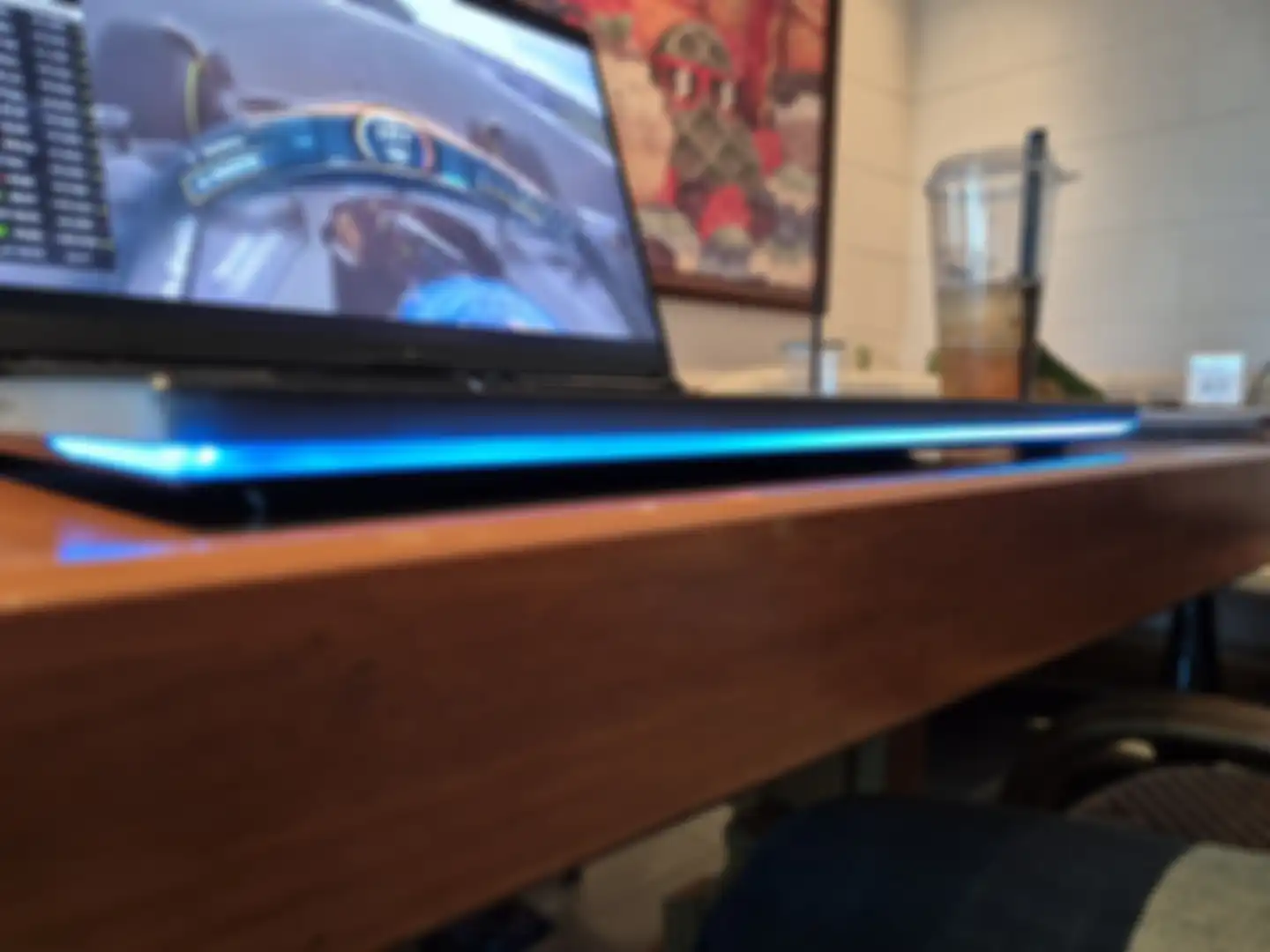 lampu LED di bagian bawah ASUS ROG STRIX SCAR 18 (G834JYR)