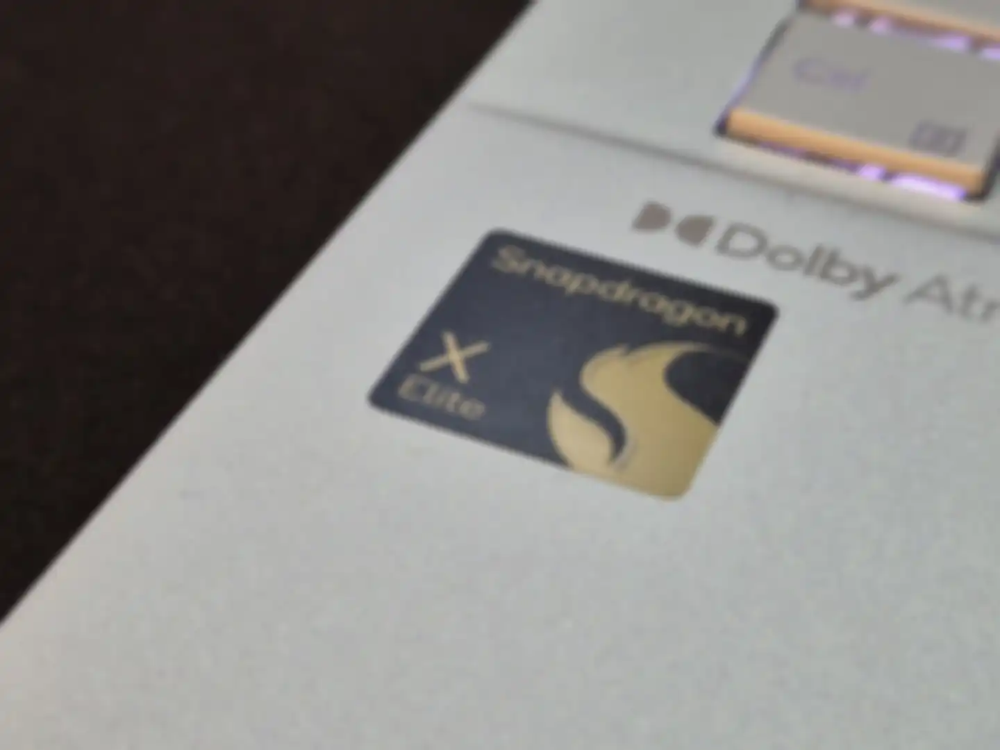 Snapdragon X Elite di ASUS vivobook S 15 OLED