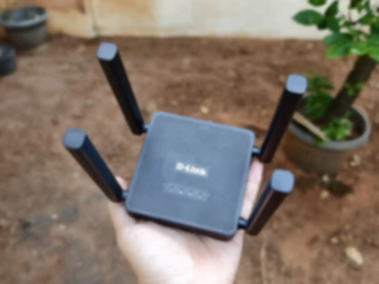 Desain dari D-Link DWR-M910 N300 4G LTE