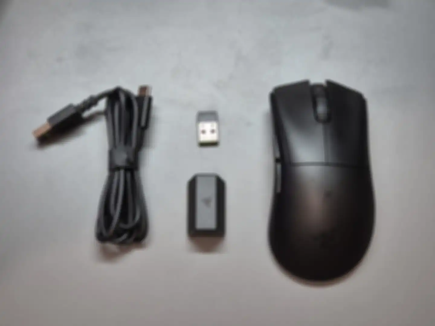 Isi dari kotak Razer DeathAdder V3 HyperSpeed
