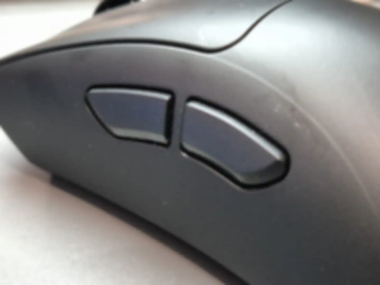 2 tombol Razer DeathAdder V3 HyperSpeed yang bisa diprogram sesuai kebutuhan 