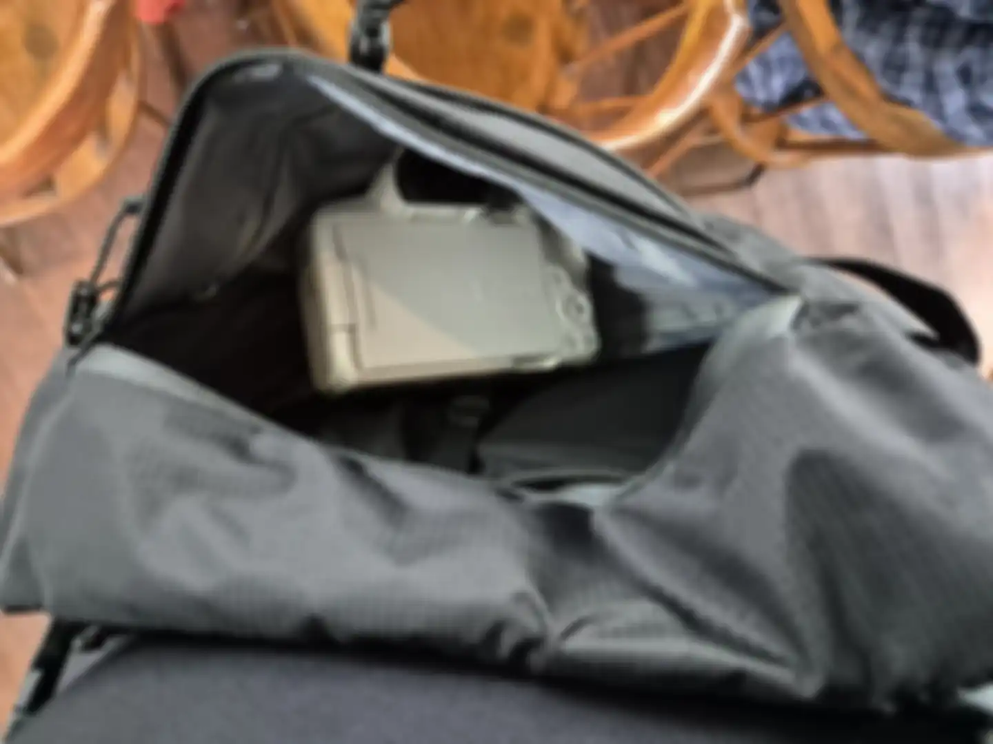 Archer Carry Bag BC1004 bisa untuk emnyimpan kamera mirrorless