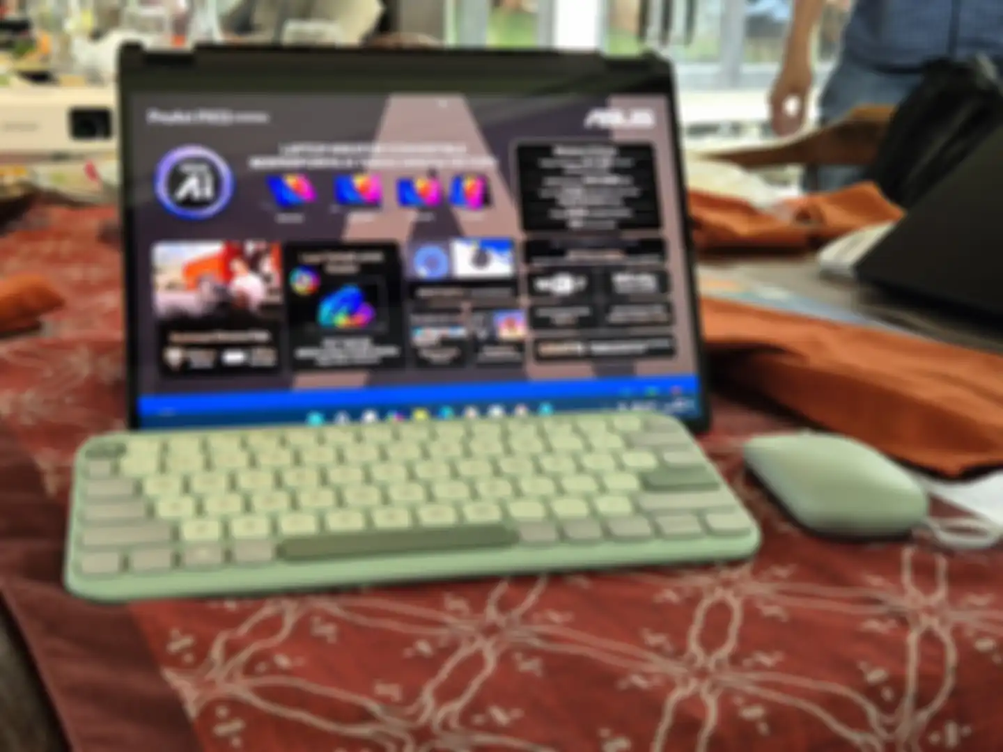 Kombinasi antara ASUS ProArt PX13 (HN7306), ASUS Marshmallow Mouse MD100, & ASUS Marshmallow Keyboard KW100