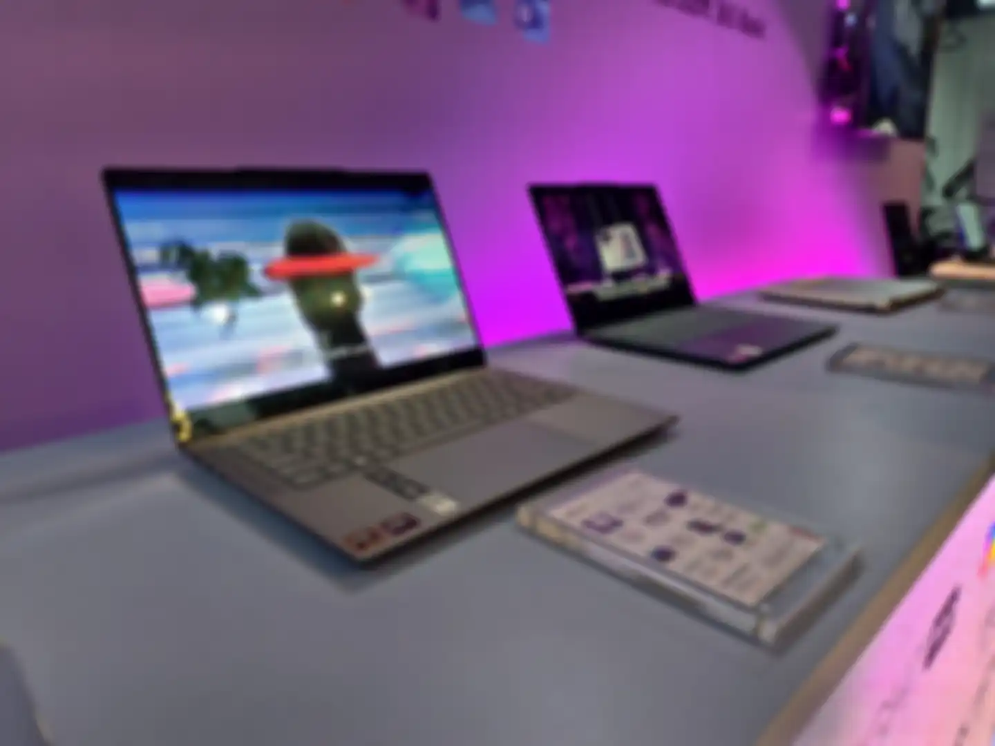 Lenovo Yoga 7 series dengan AMD Ryzen AI 300 Series