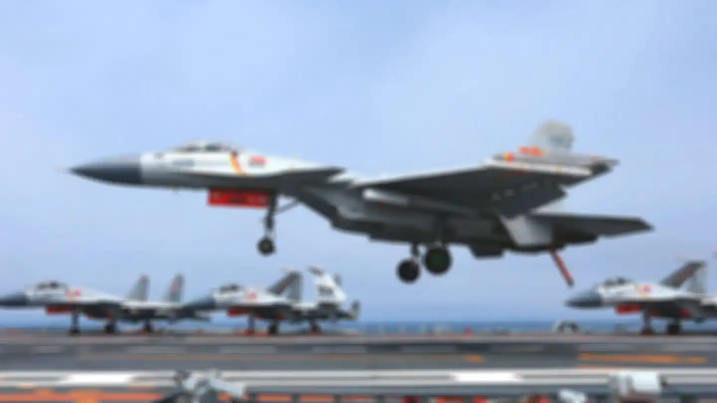 pesawat tempur Su-30 milik Angkatan Udara China.