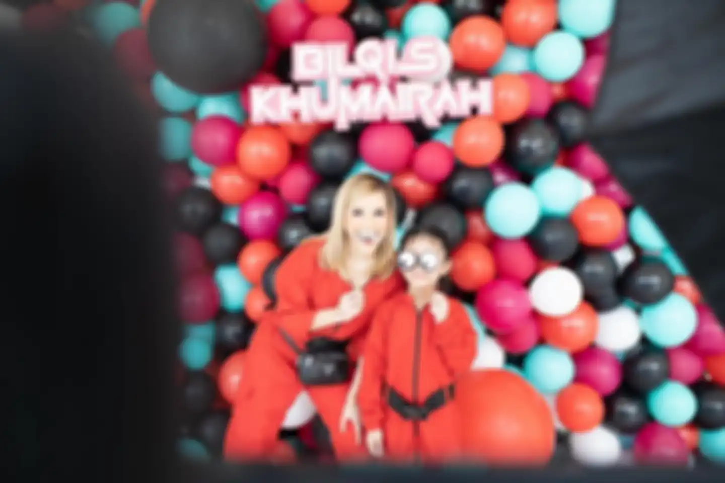 Foto Ivan Gunawan bareng Ayu Ting Ting dan Bilqis seperti memperlihatkan keluarga bahagia lengkap dengan kehadiran ayah, ibu, dan anak. 