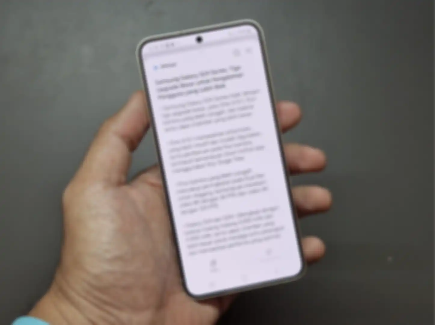 Fitur browsing assist di Galaxy S24 bisa menyimpulkan sebuah artikel dengan cepat