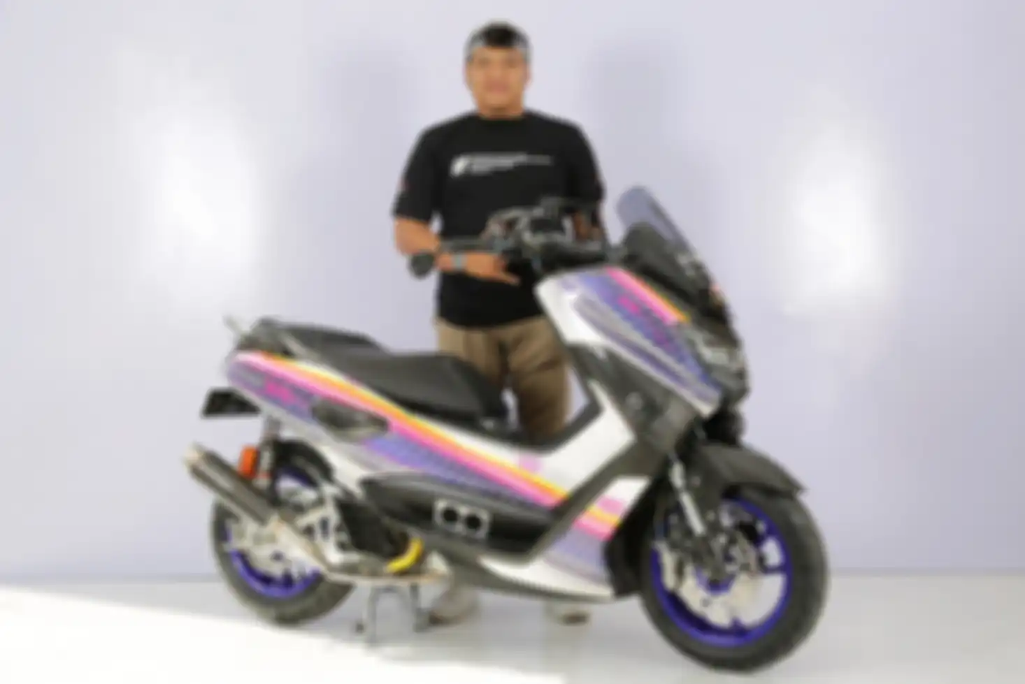 Muhammad Ghozi dengan Yamaha NMAX modifikasi miliknya