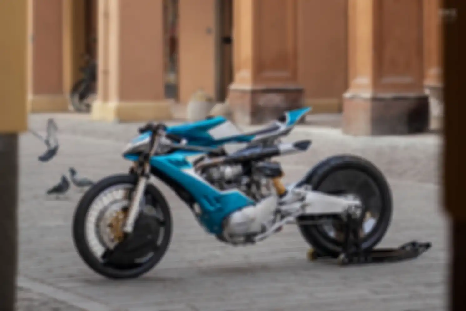 Seluruh bagian dibuat ulang. Hanya menyisakn beberapa bagian orisinil Yamaha XS650.