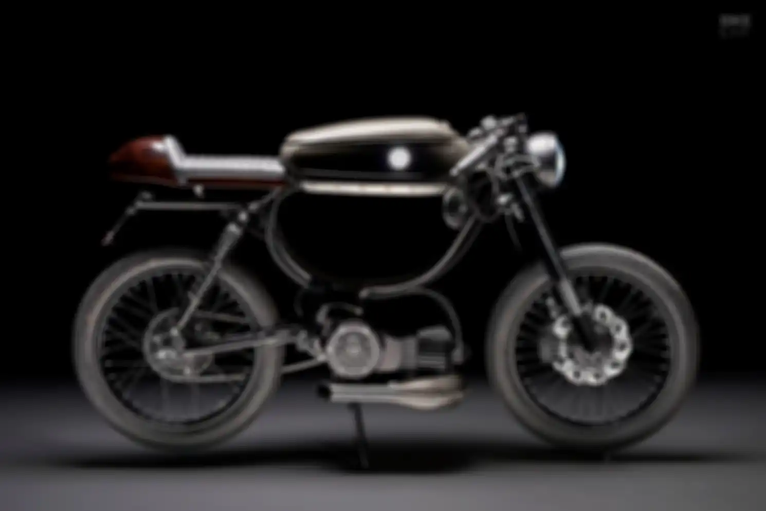 Metorbike, modifikasi motor listrik custom bergaya cafe racer. Pakai rangka sasis motor tua Puch X40.