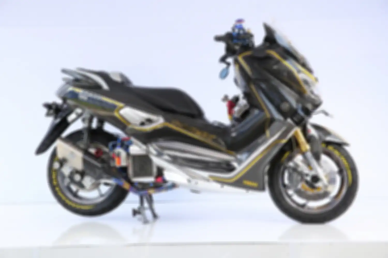 Yamaha NMAX pemenang kelas master Customaxi Surabaya