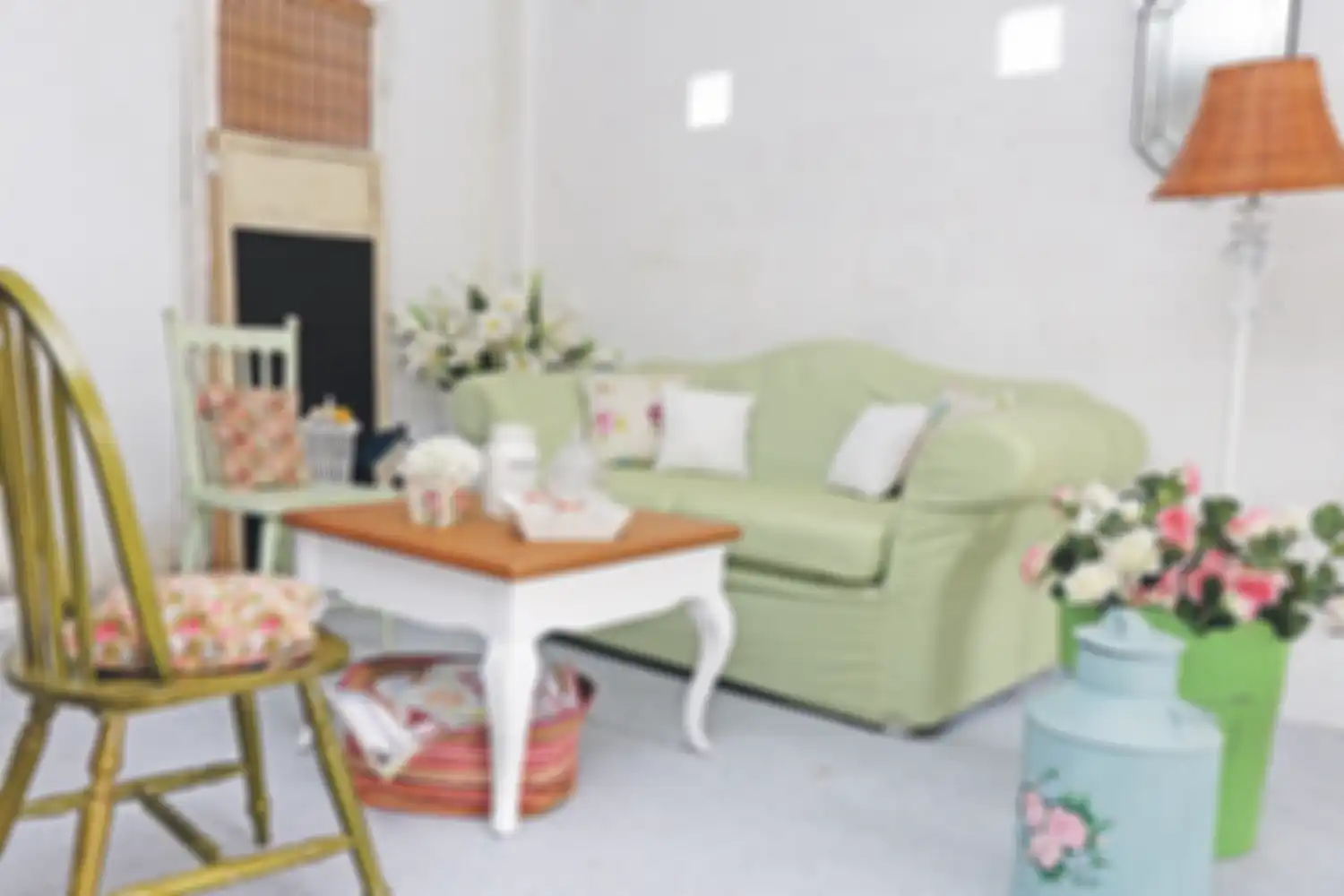 Slipcover adalah teknik yang terbilang ringkas, mudah, dan murah untuk mengganti wajah sofa.