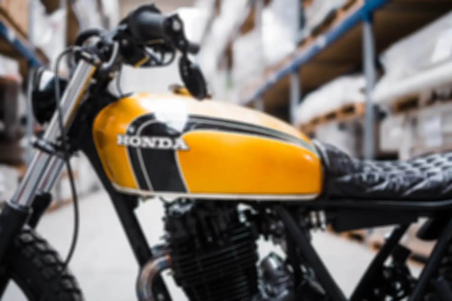 Tangki Honda CB jadi pengganti tangki bawaan motor