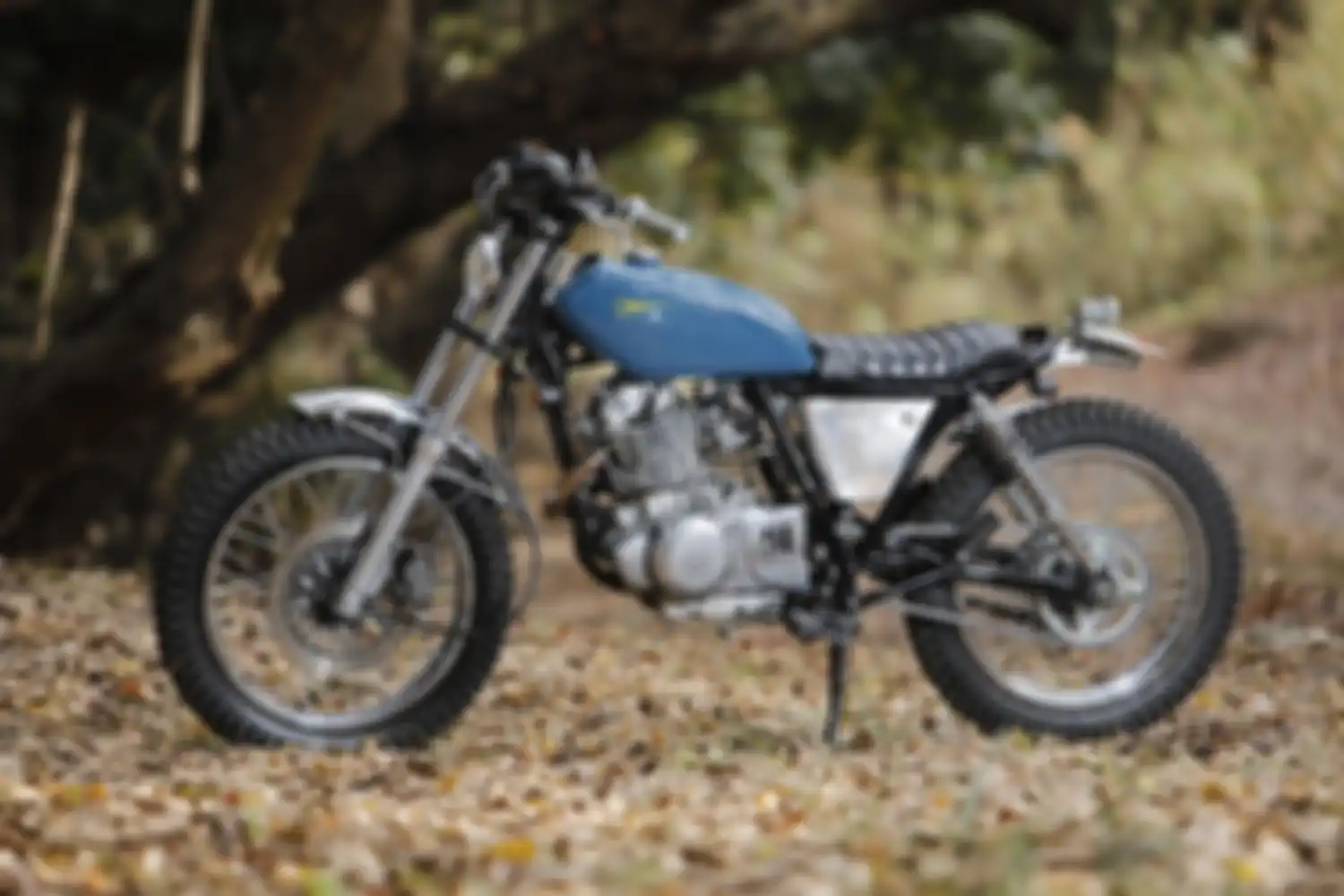 Modifikasi Suzuki ST250 bergaya scrambler karya Heiwa Motorcycles.