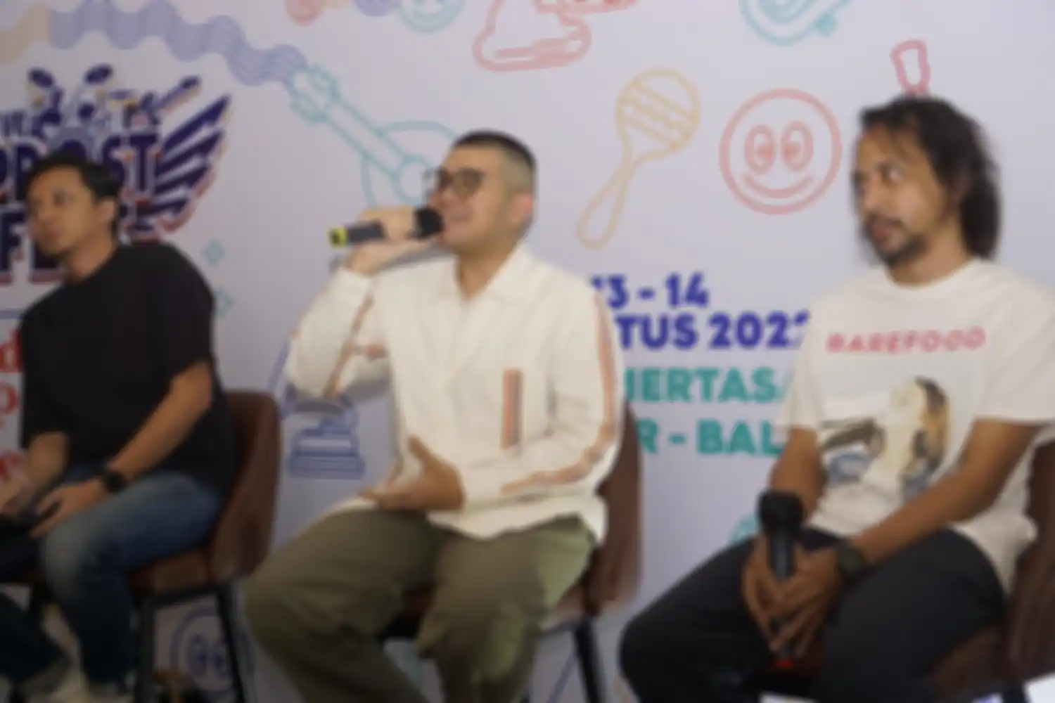 Dari kiri, Iga Masardi (Barasuara), Kaleb J, dan Pandu Fuzztoni (The Adams) dalam konferensi pers Prost Fest 2022
