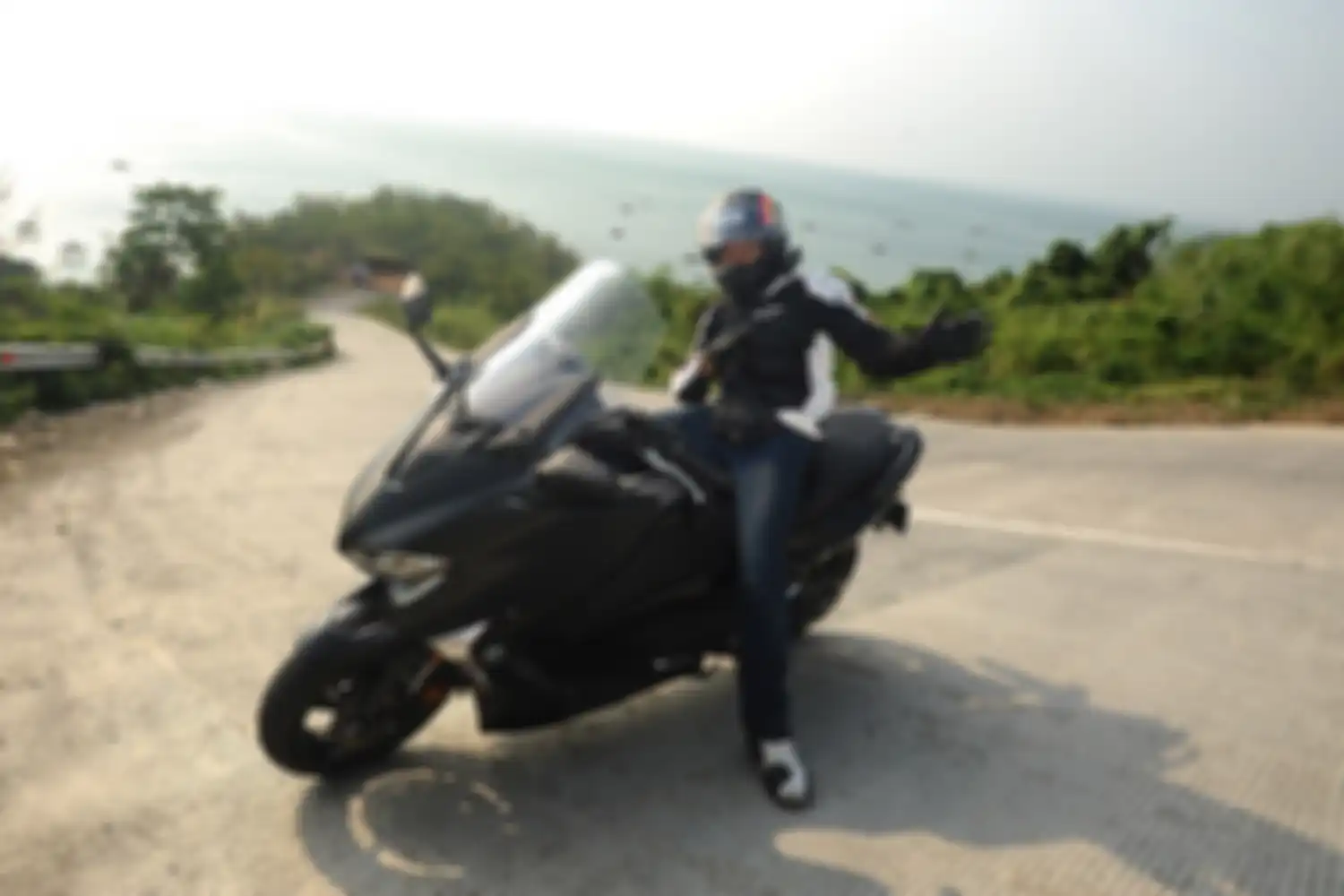 Yamaha TMAX DX diajak di tanjakan Dini Ciletuh 