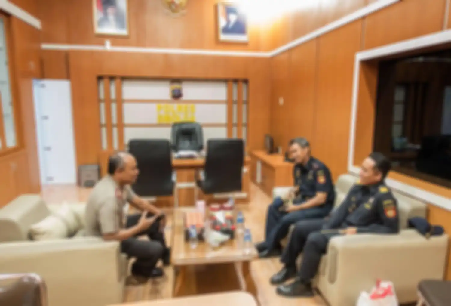 Kombes Edwin Hatorangan anak buah Irjen Ferdy Sambo dicopot dari jabatannya gegara sengaja tabrak aturan. Foto terkininya hilang dari media.
