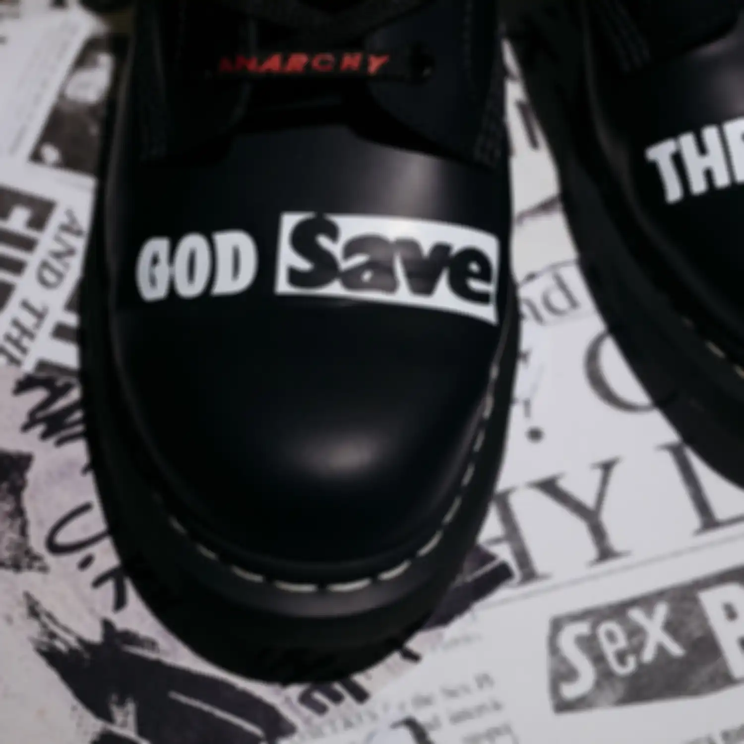 Koleksi Dr Martens x Sex Pistols