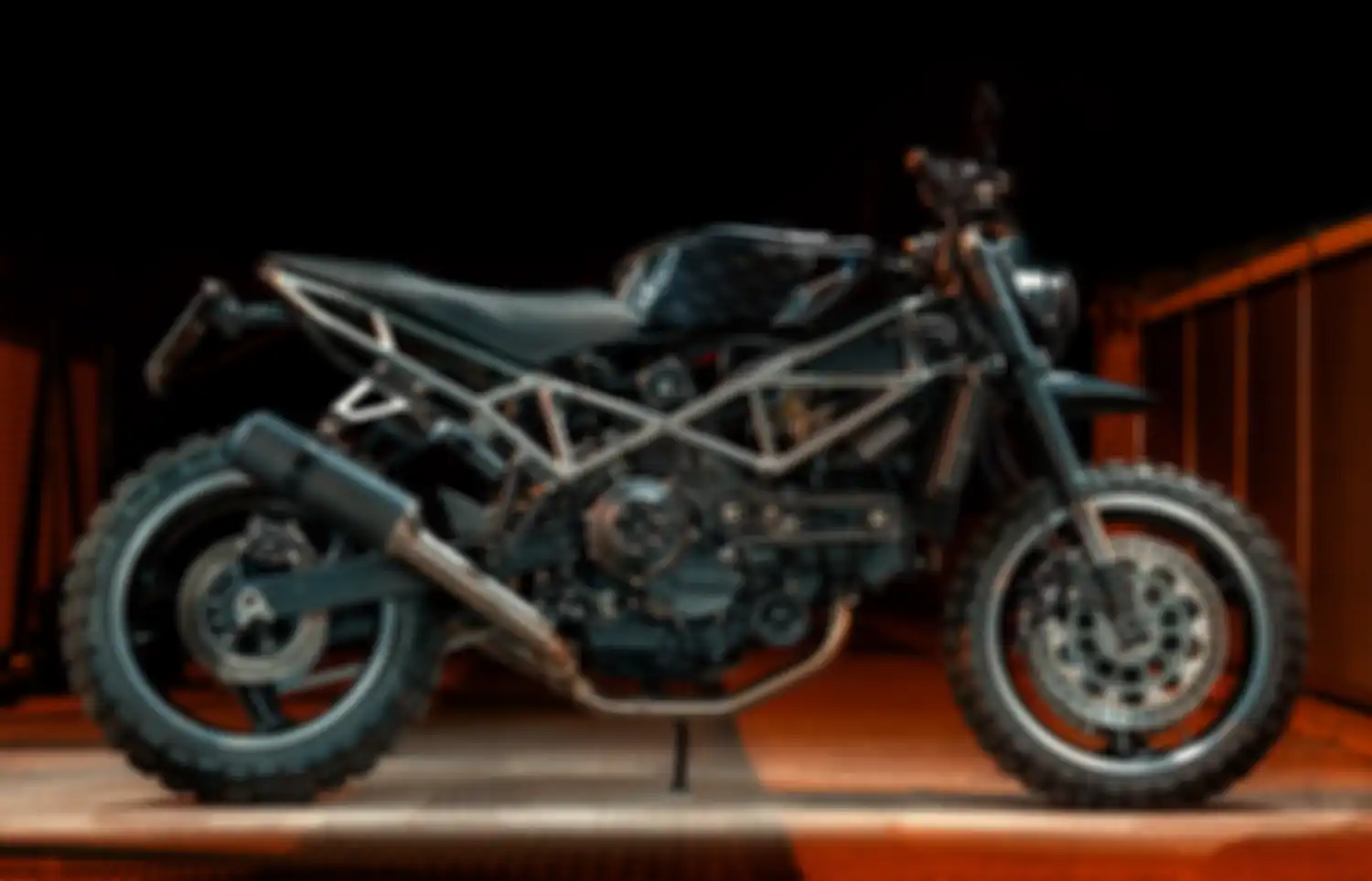 Orcys Motorcycles melepas semua fairing yang menempel pada Ducati ST12 ini.