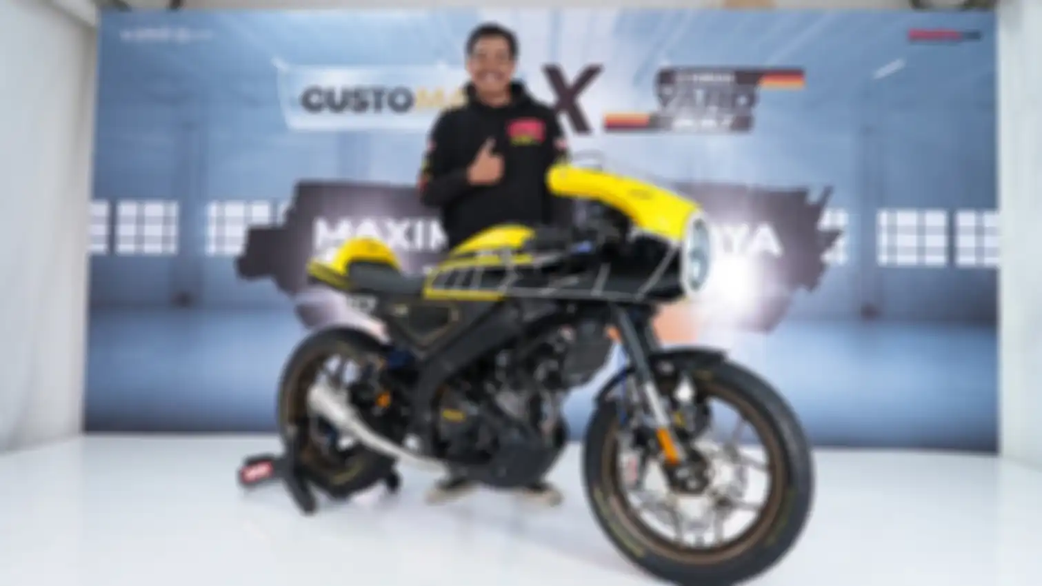 Irvan Octria bersama Yamaha XSR 155 miliknya.