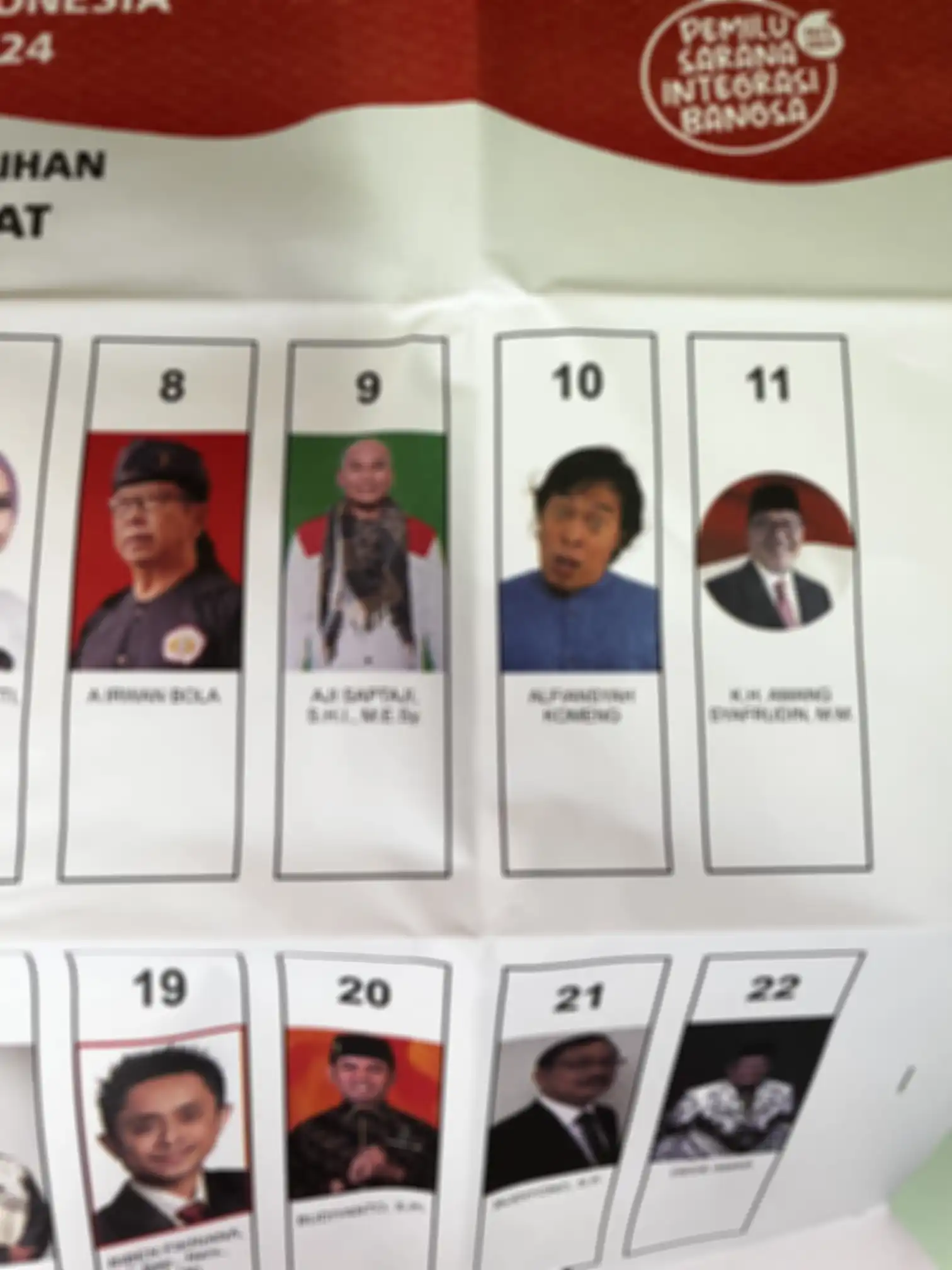 Surat suara yang di dalamnya terdapat foto Komeng