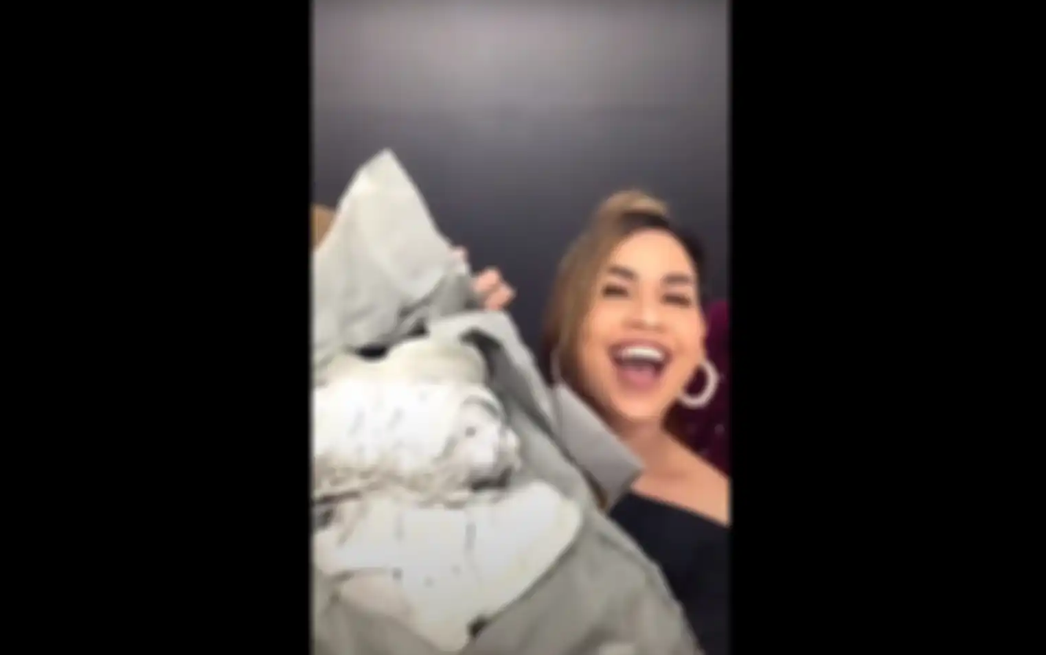 Melaney Ricardo dapat THR Lebaran 2021 sepatu Belanciaga dari Raffi Ahmad.