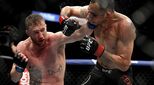 SEJARAH HARI INI - Lebih Mirip Penganiayaan, Musuh Terkutuk Khabib Dipukuli Habis-habisan