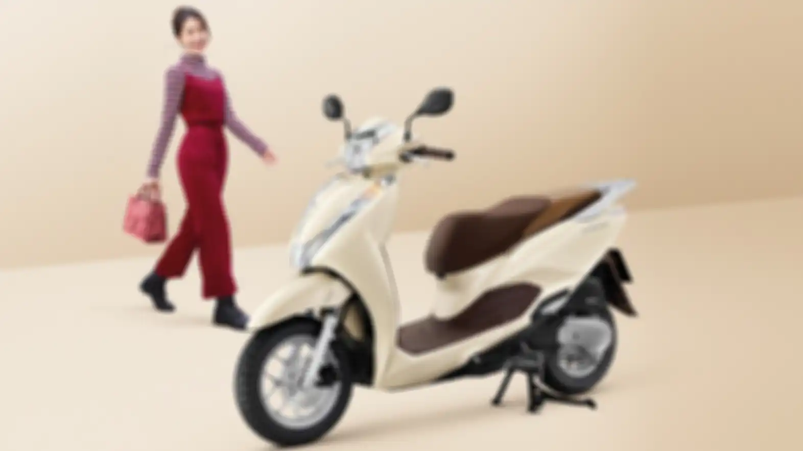 Honda New Lead 125, motor matic baru yang punya bagasi luas.
