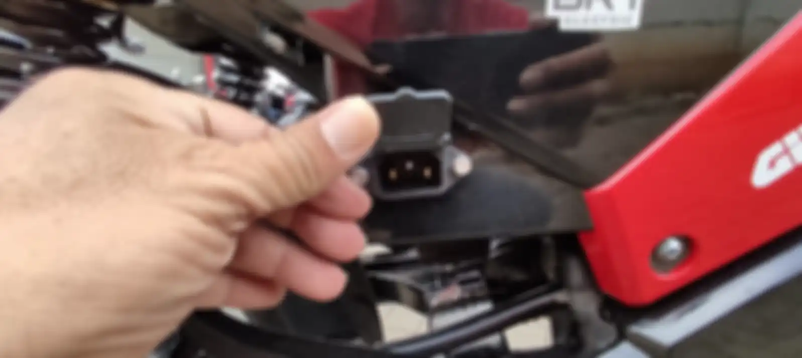Lubang soket charging Konversi Listrik Honda Tiger Revo garapan BRT 