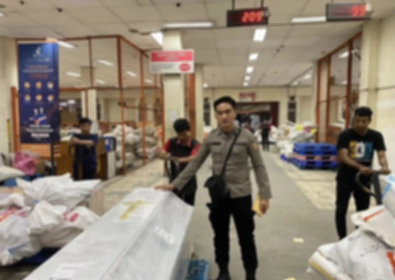 Ternyata sosok ini yang memindahkan jasad Brigadir Yosua dari rumah Irjen Ferdy Sambo. Foto wajahnya sengaja disembunyikan. 
