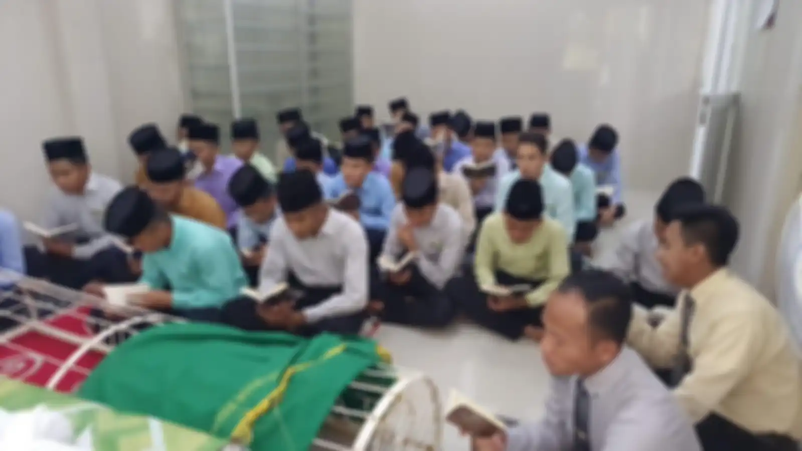 Ibunda santri meninggal karena diduga dianiaya senior di Ponpes Gontor punya profesi mulia. Hotman Paris merinding lihat foto korban.