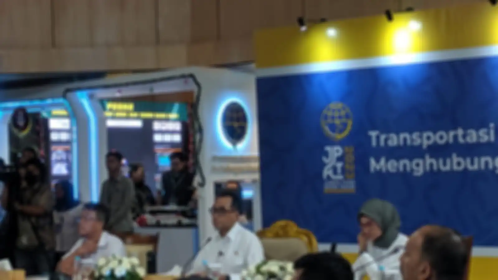 Menteri Perhubungan (Menhub), Budi Karya Sumadi (tengah) saat Jumpa Pers Akhir Tahun.