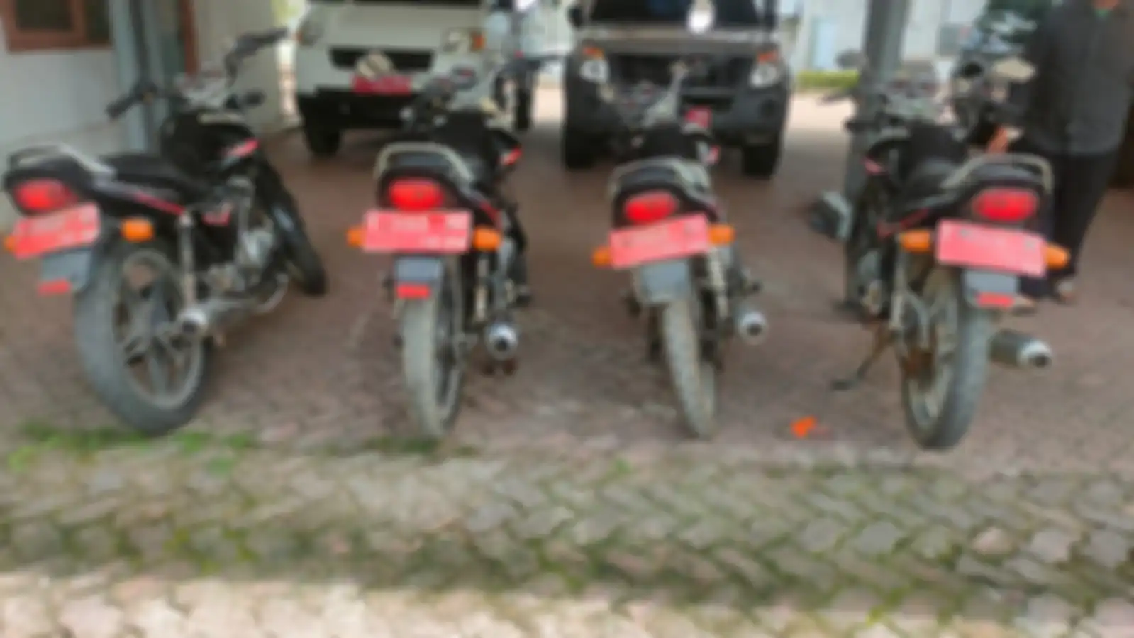 Keempat Suzuki Thunder yang dilelang Rp 14 jutaan.