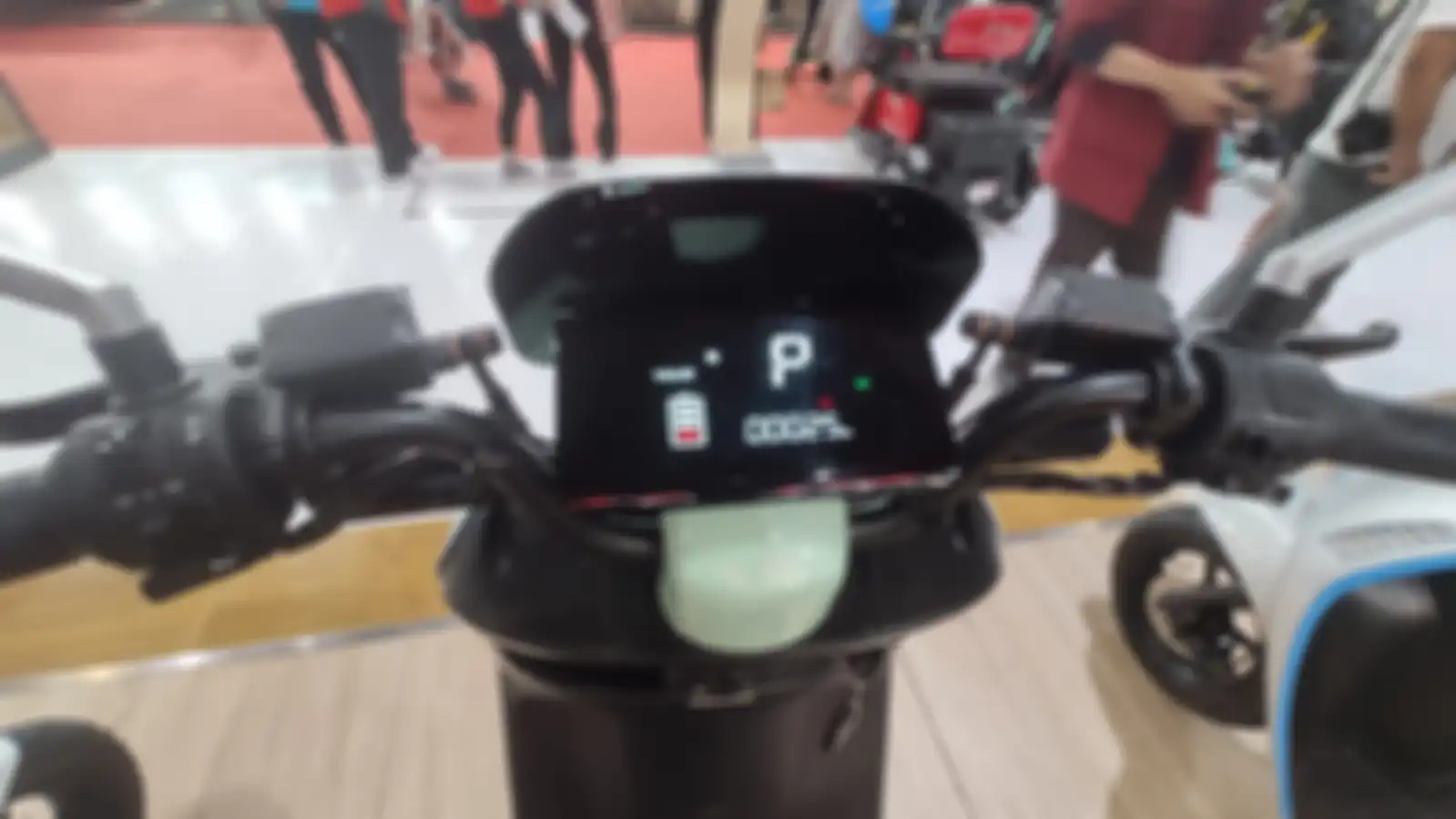 Panel instrumen motor listrik Viar NX sudah full digital.