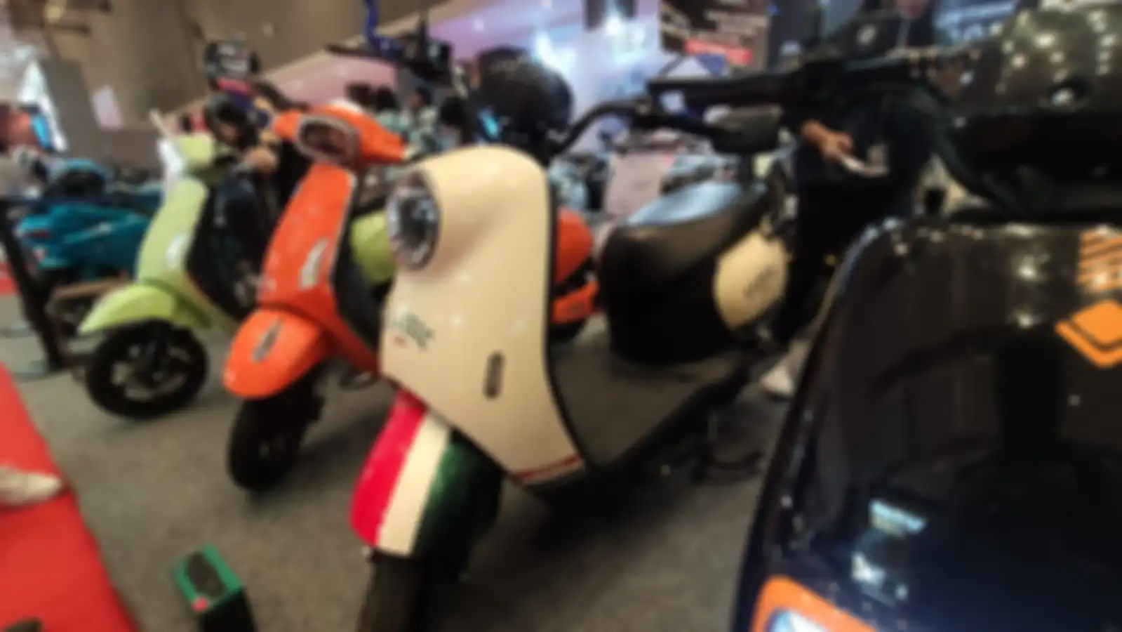 Pilihan warna classic motor listrik ZPT Nimbuzz.