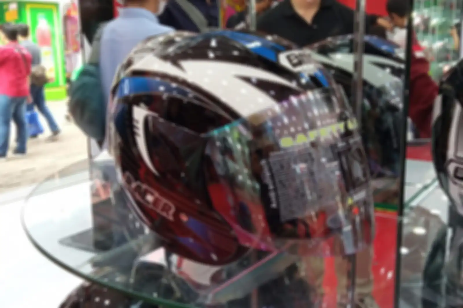 Helm motor murah BMC Racer dijual sekitar Rp 100 ribuan