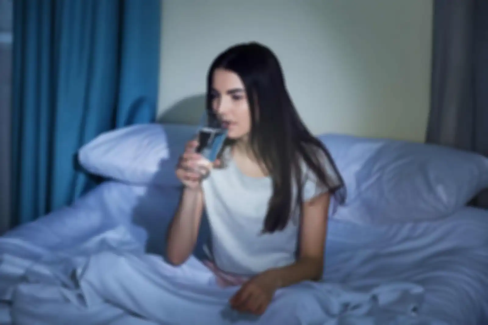 Ilustrasi minum air putih