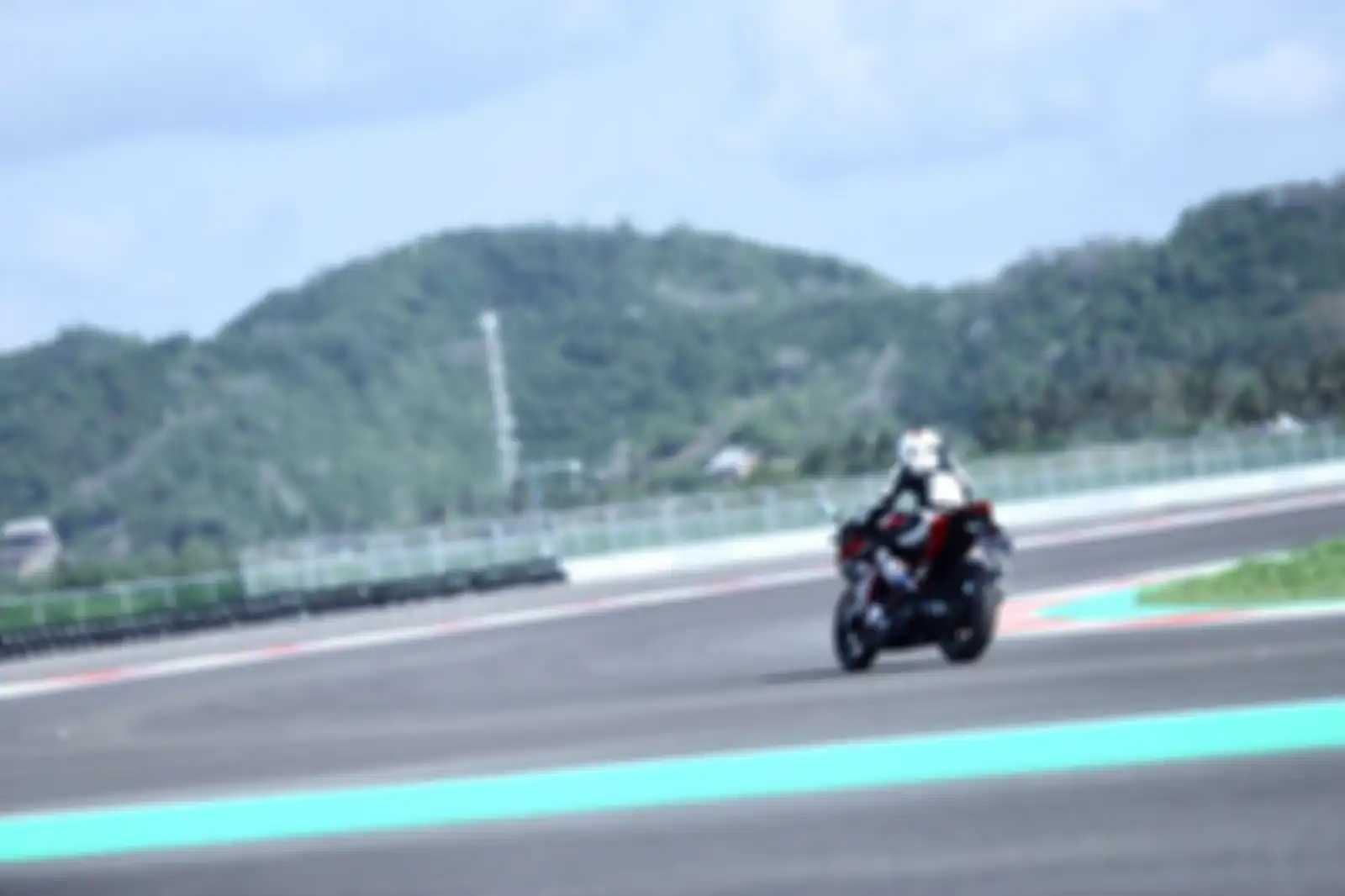 Pemandangan yang indah ditawarkan Pertamina Mandalika International Street Circuit