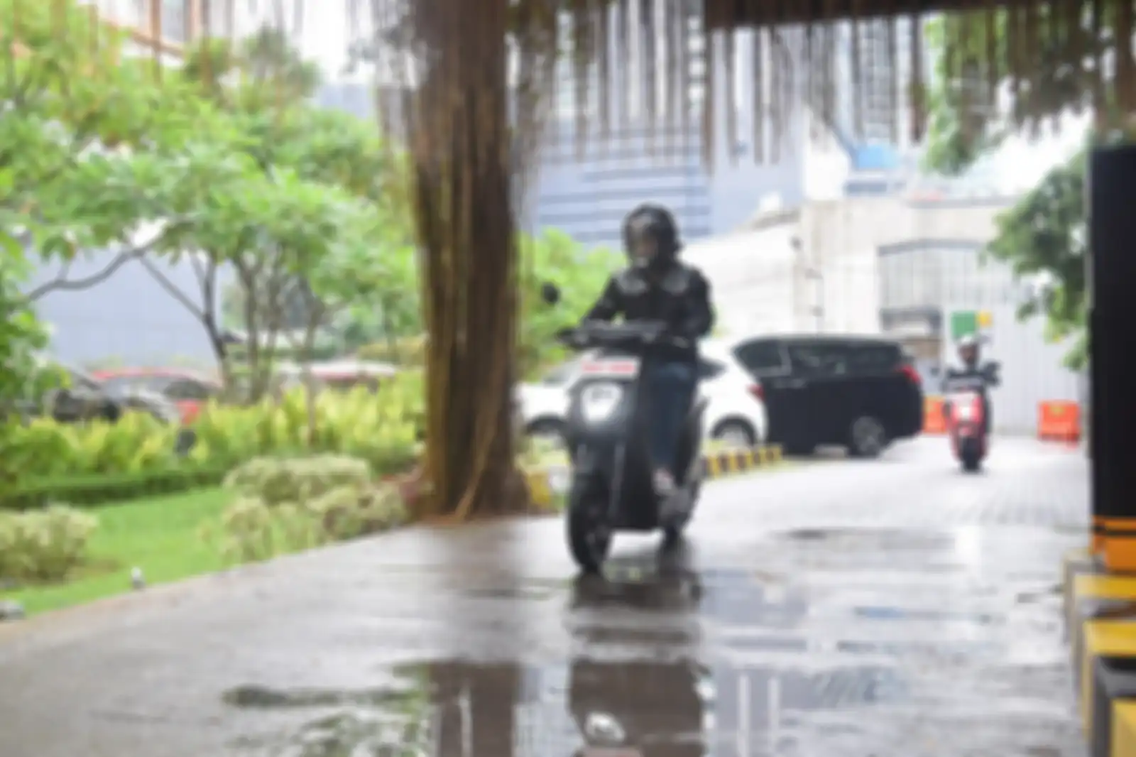Motor listrik Honda EM1 e: di area Lippo Puri Mall.