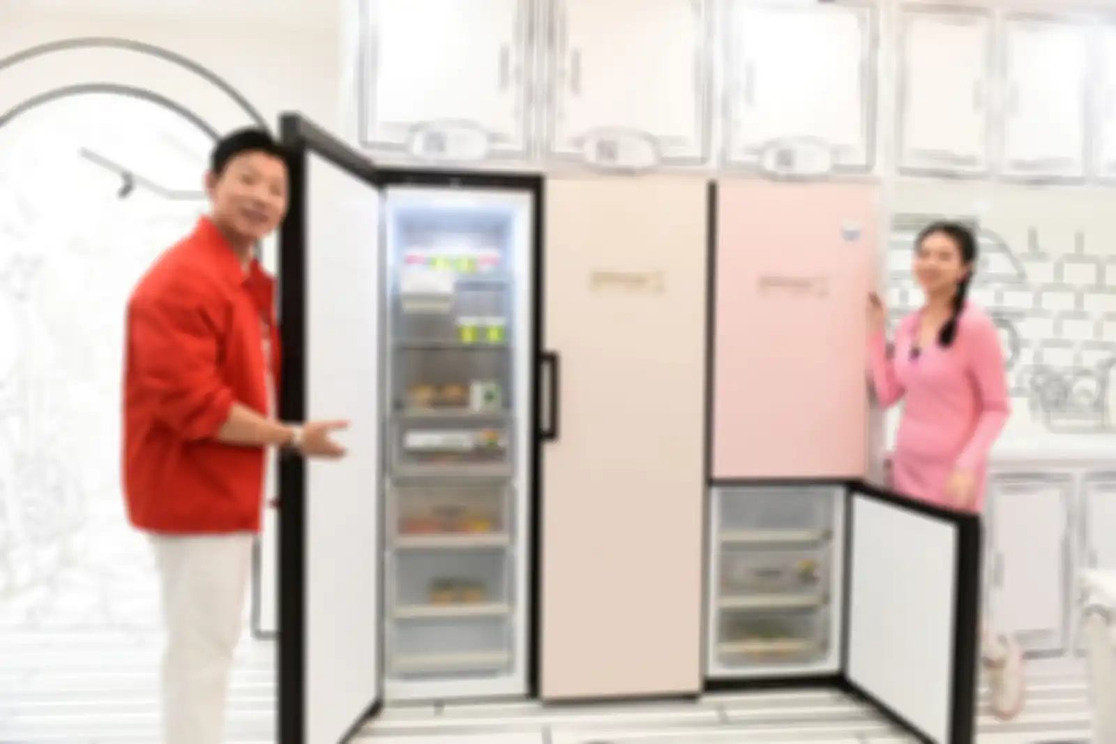 Pengunjung dapat berinteraksi langsung dengan kulkas LG InstaView, LG Kulkas, Freezer, serta kulkas LG Bottom Freezer.