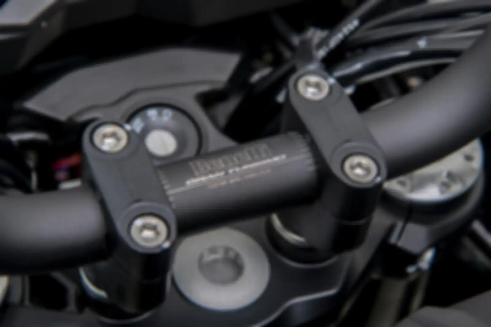 Stang motor Benelli TRK 2021