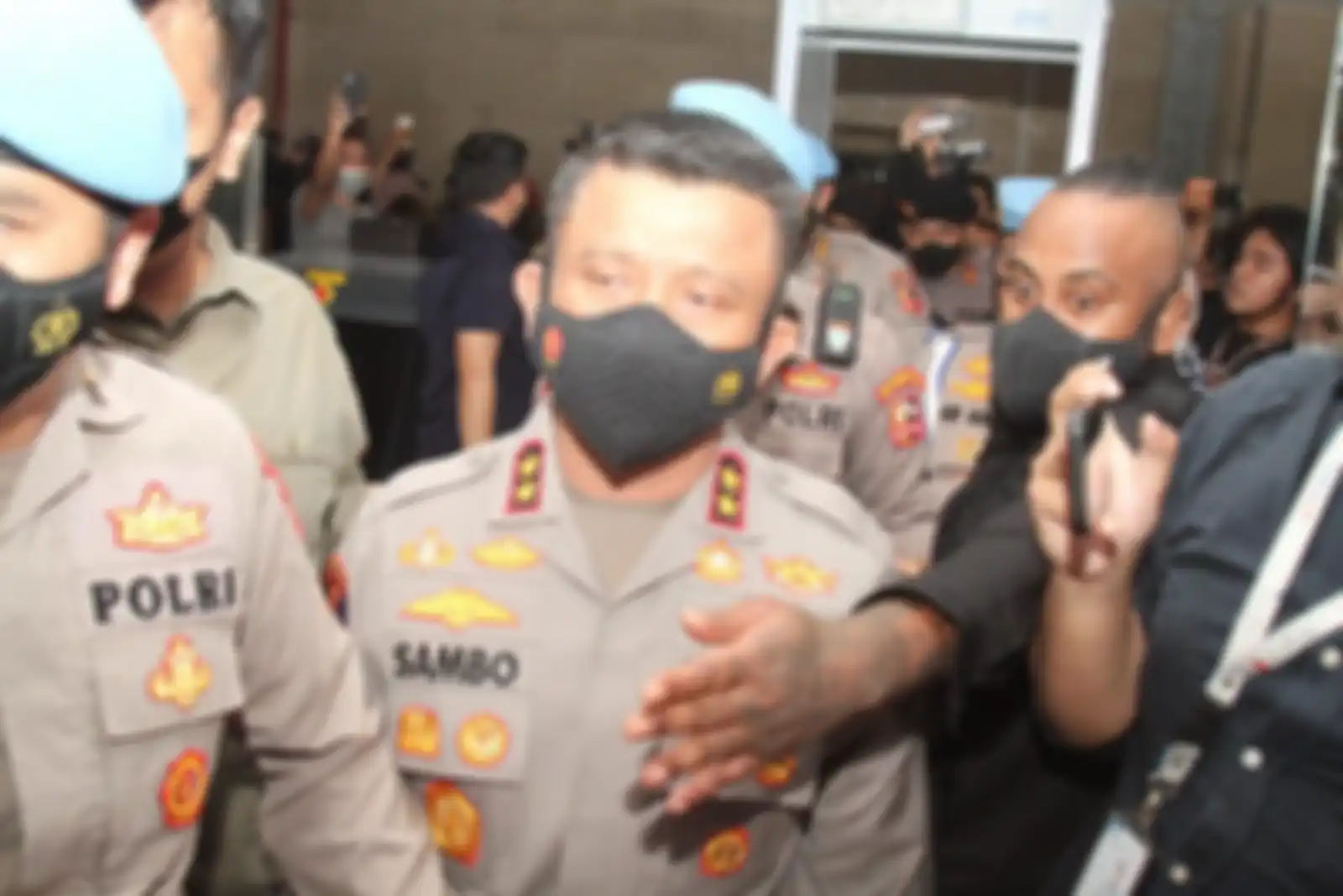 Ternyata begini cara pengacara bikin Bharada E ungkap fakta sebenarnya. Irjen Ferdy Sambo diduga ribut dengan istrinya sebelum Brigadir J tewas.