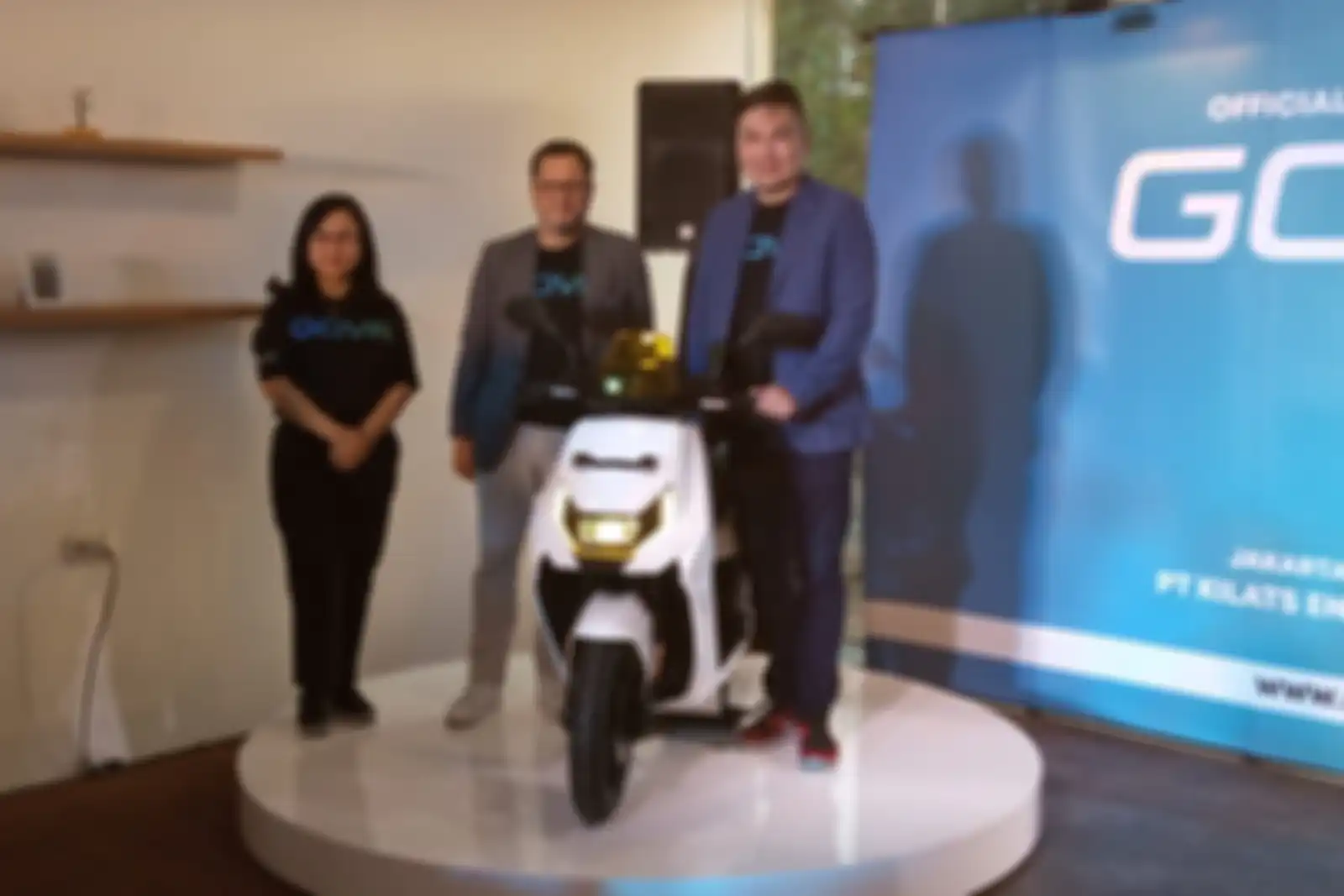 CEO KILATS, Vincent Yap (kanan) saat memperkenalkan motor listrik Gova F600.