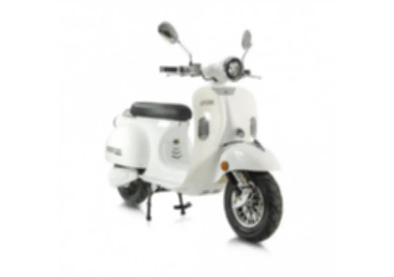 Skuter listrik MS2000, kloningan Vespa namun bertenaga listrik.