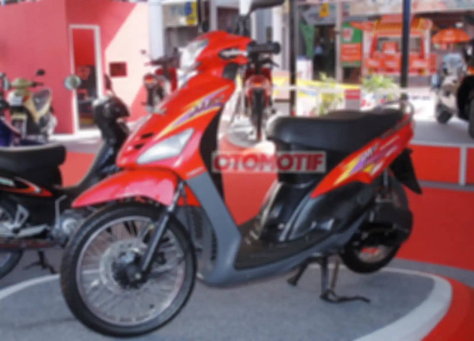 Penampakan pertama Yamaha Mio di PRJ 2003. Belum resmi diluncurkan tapi sudah bikin heboh.