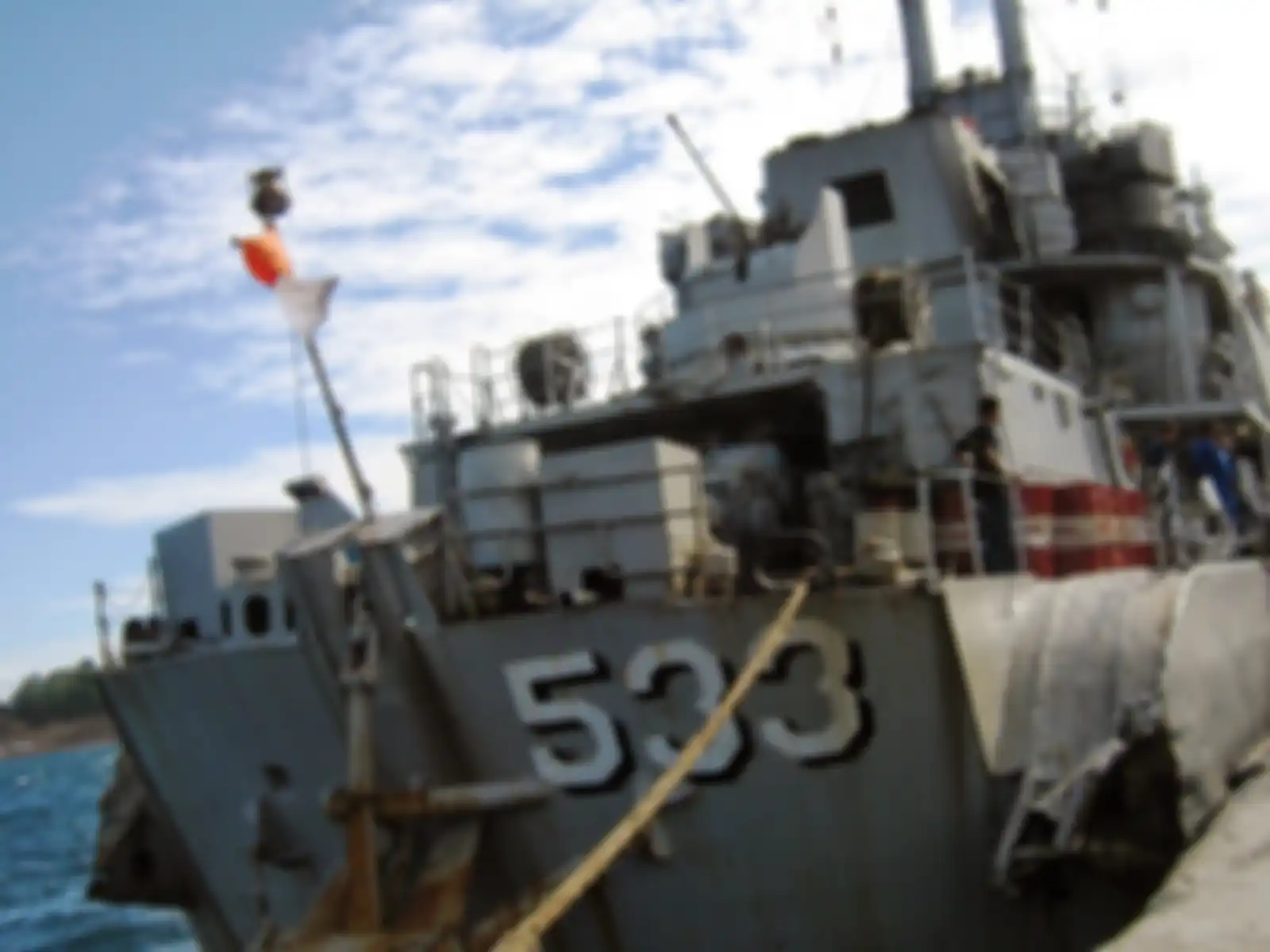 KRI Teluk Cendrawasih 533