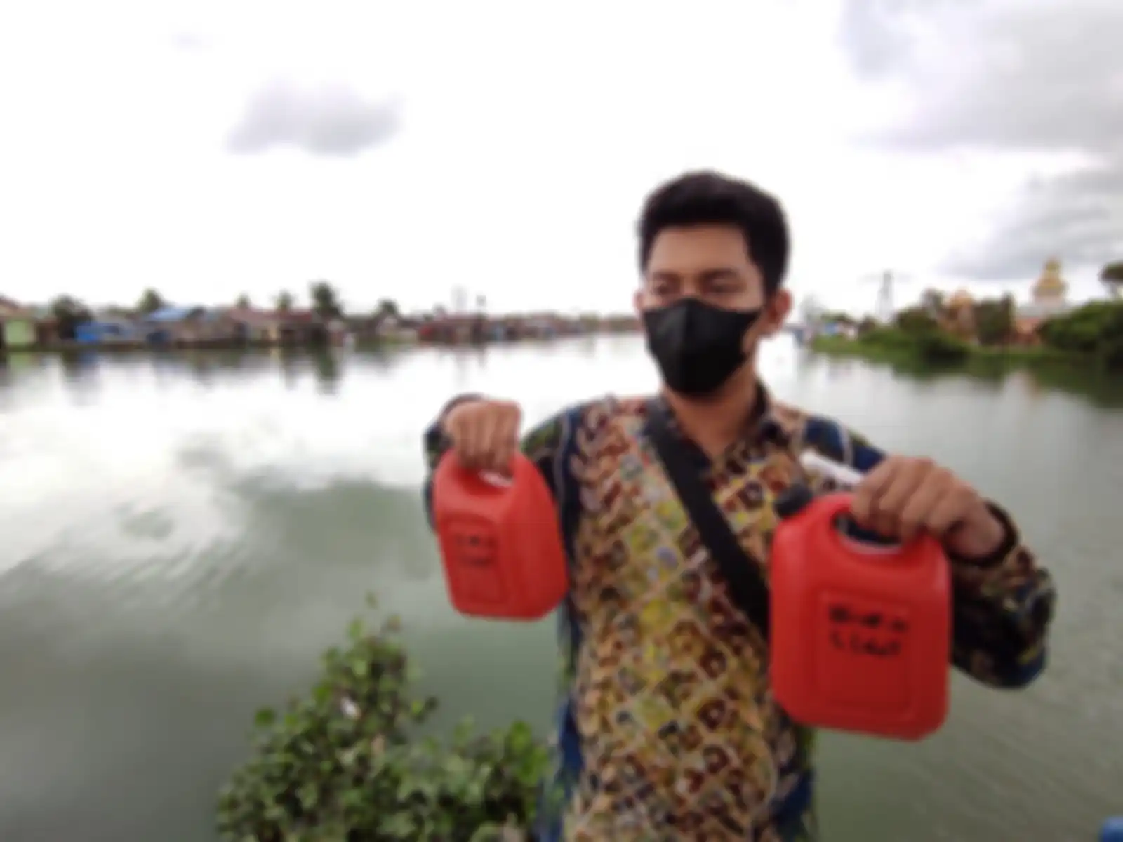 Sampel air sungai Martapura. Ini jawaban siapa saja yang memanfaatkan air sungai yang menjadi salah satu soal dalam buku tematik kelas 5 SD Tema 8