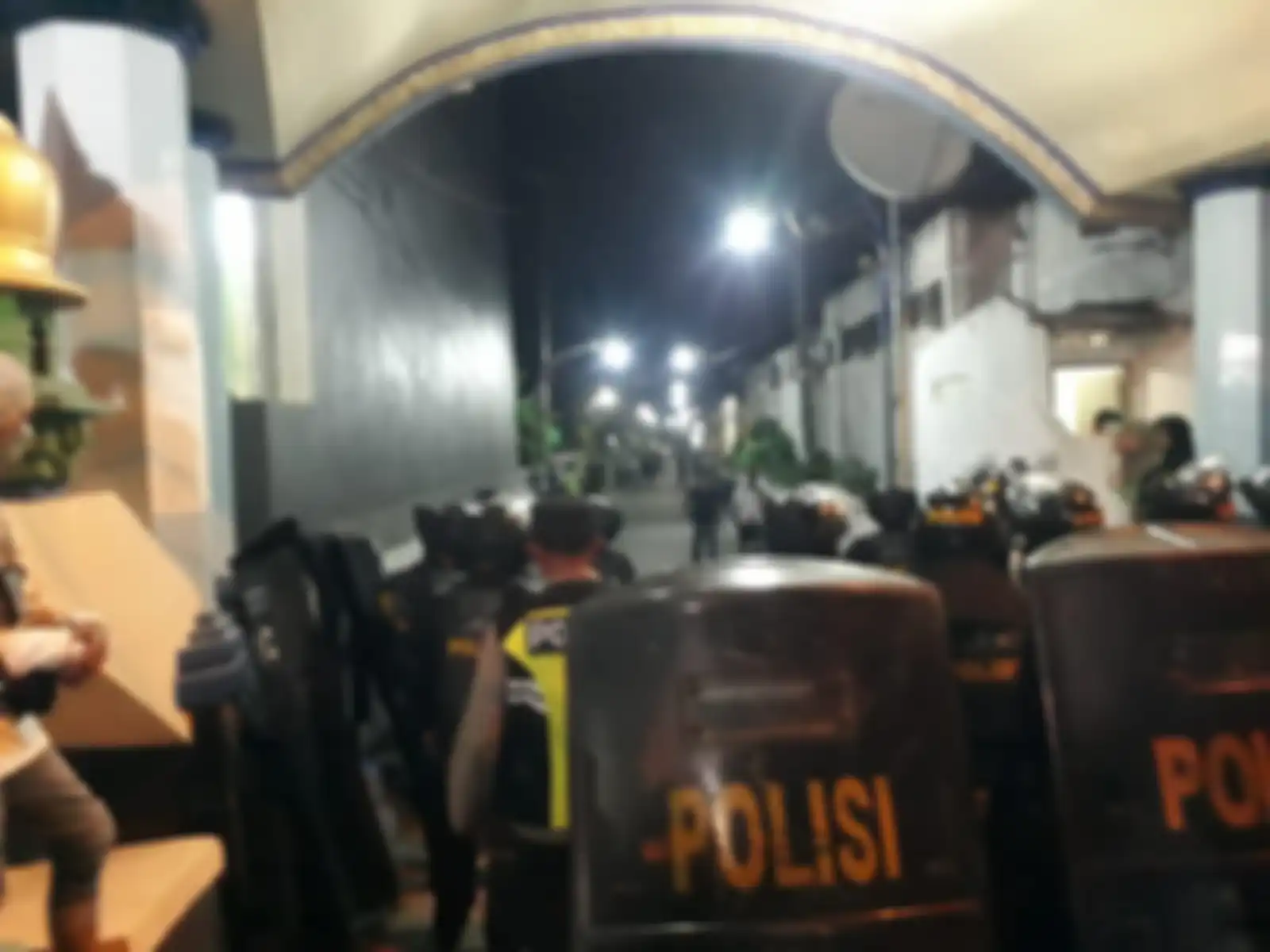 Ayah Bechi yang juga pemilik Ponpes Shiddiqiyyah Jombang ditemui Kapolres Jombang dalam kondisi begini saat anak mau ditangkap.